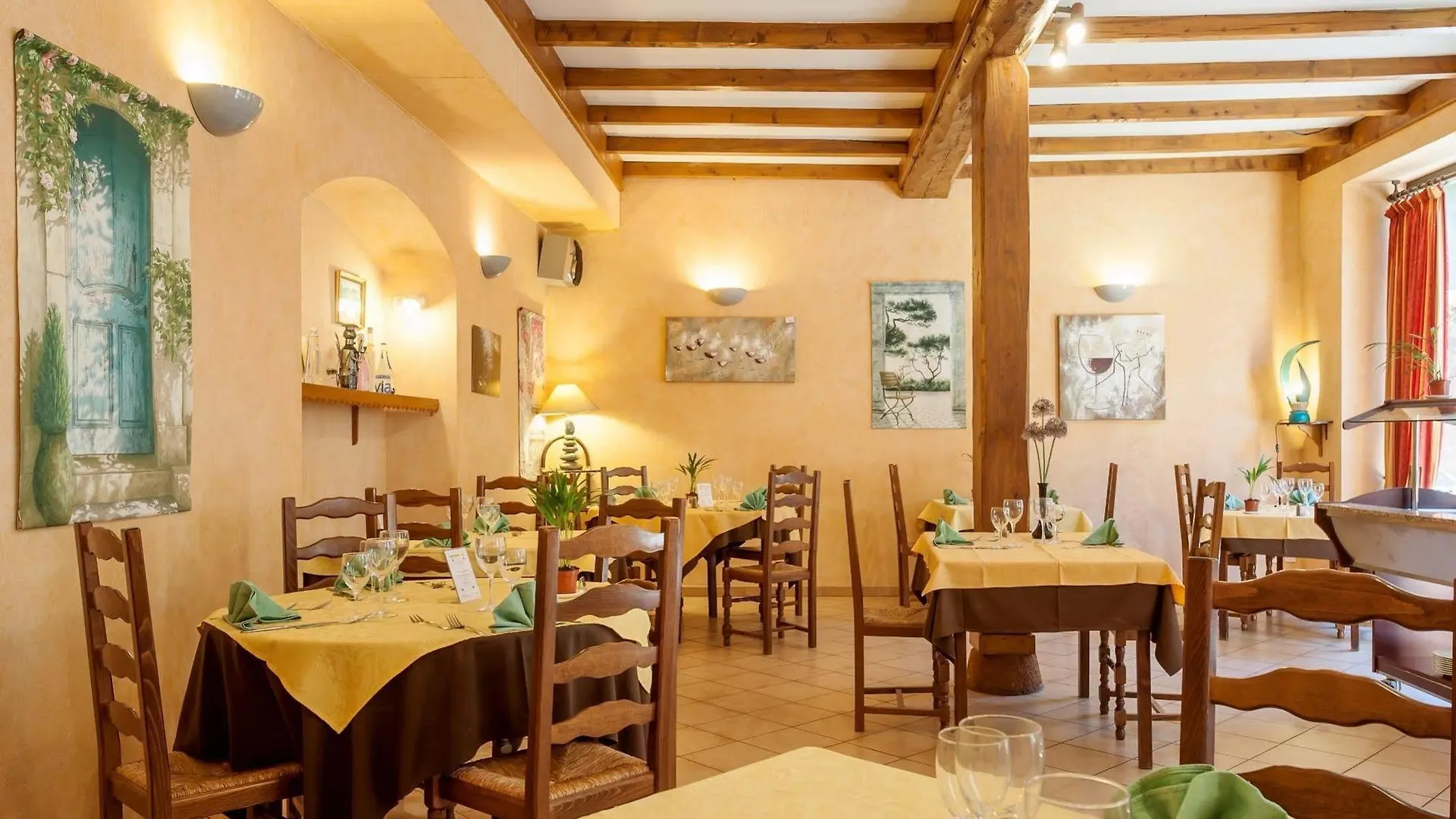 Le Saint Clement Hotel