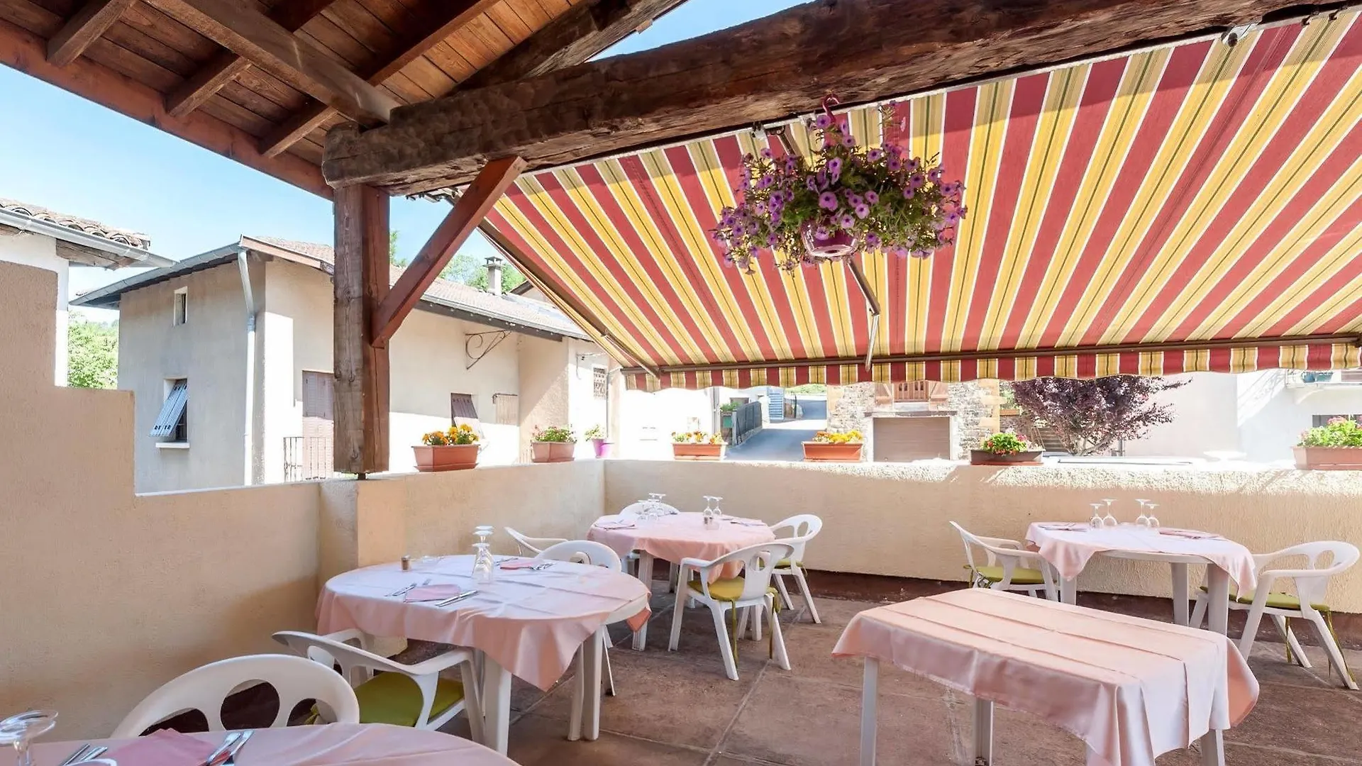 Le Saint Clement Hotel