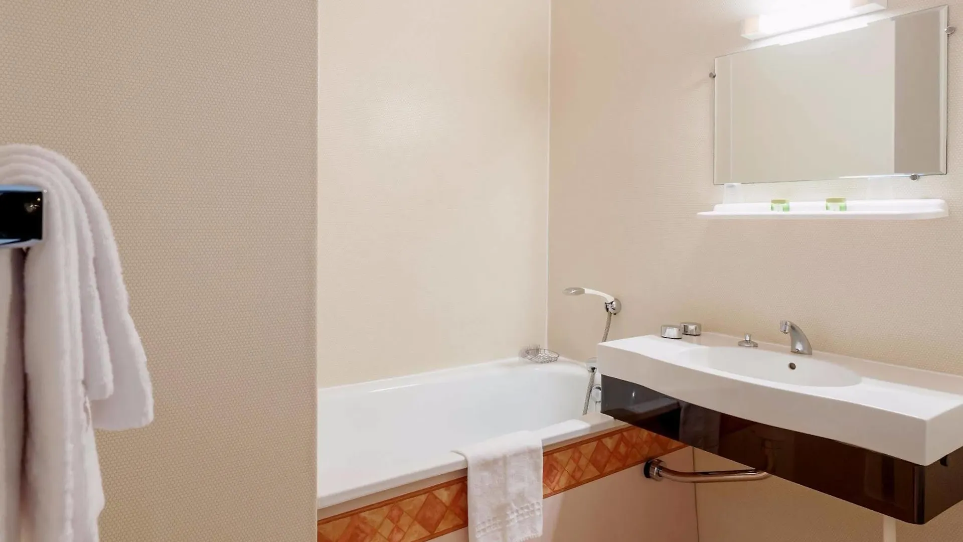Le Saint Clement Hotel 2*, Saint-Clement-sur-Valsonne France